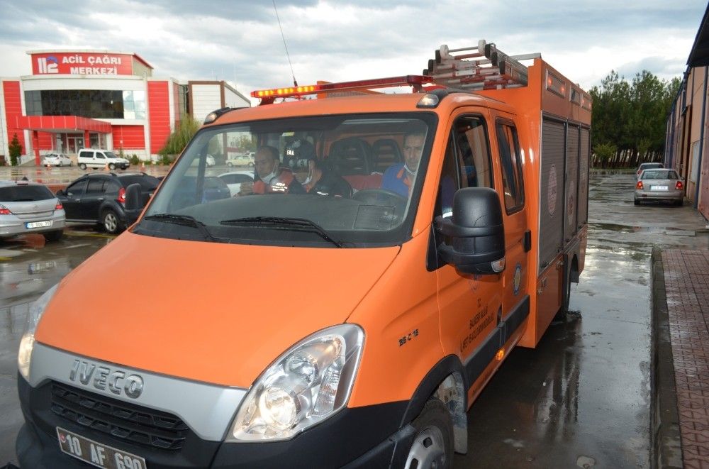 Balıkesir AFAD'tan İzmir'e 9 kurtarma aracı