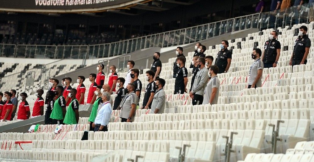 Beşiktaş'a evinde darbe