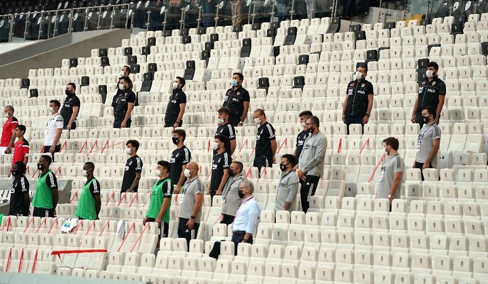 Beşiktaş'a evinde darbe