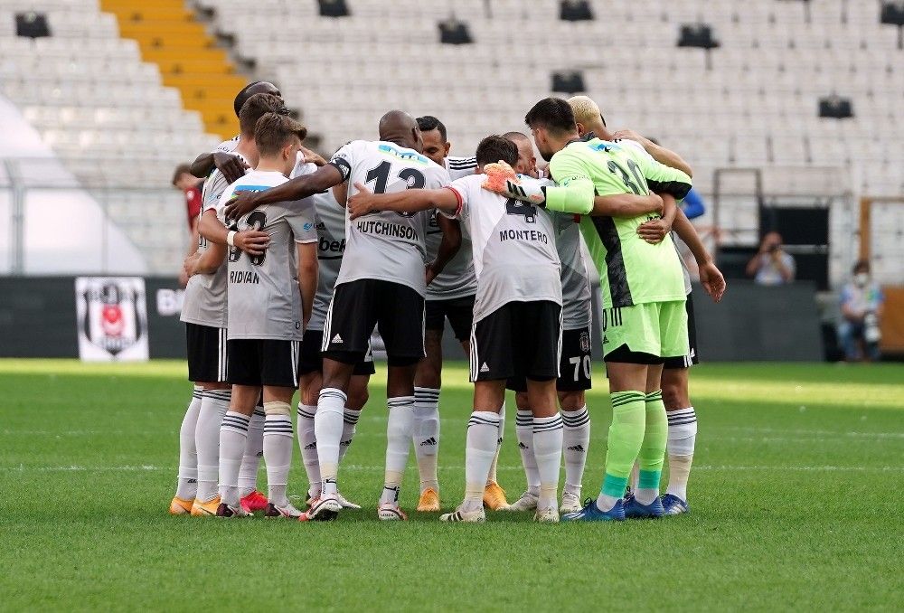 Beşiktaş'a evinde darbe