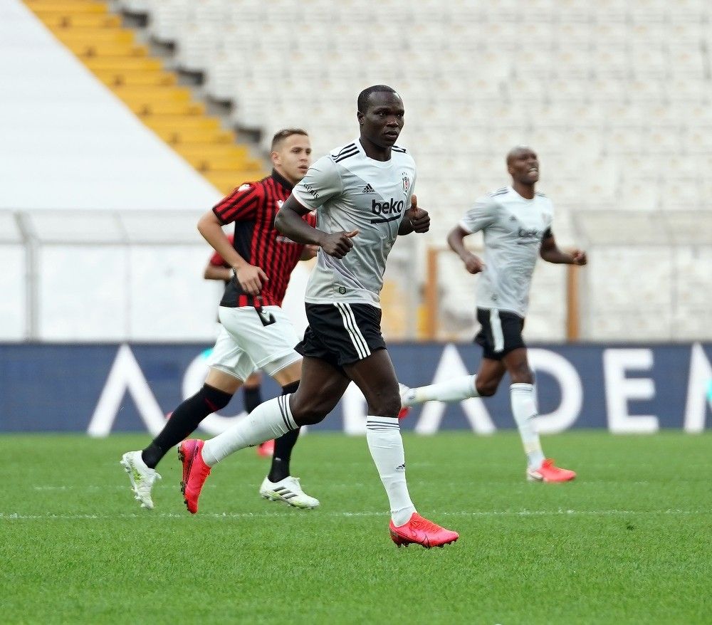 Beşiktaş'a evinde darbe