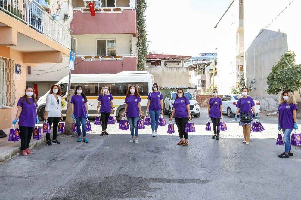 Buca Belediyesi şiddete karşı kadınların kapısını çaldı