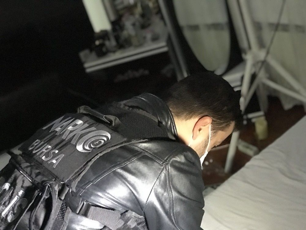 Bursa'da şafak operasyonu, mahalle ablukaya alındı