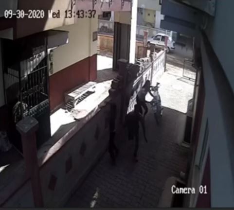 Büyük cesaret! Genç kız pencereden atlayıp hırsızları şaşırttı