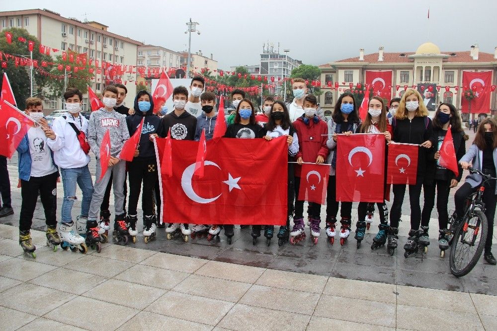 Cumhuriyet aşığının bayram coşkusunu yağmur da engelleyemedi