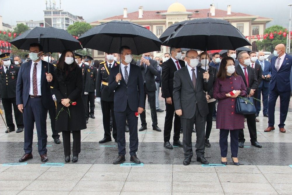 Cumhuriyet aşığının bayram coşkusunu yağmur da engelleyemedi