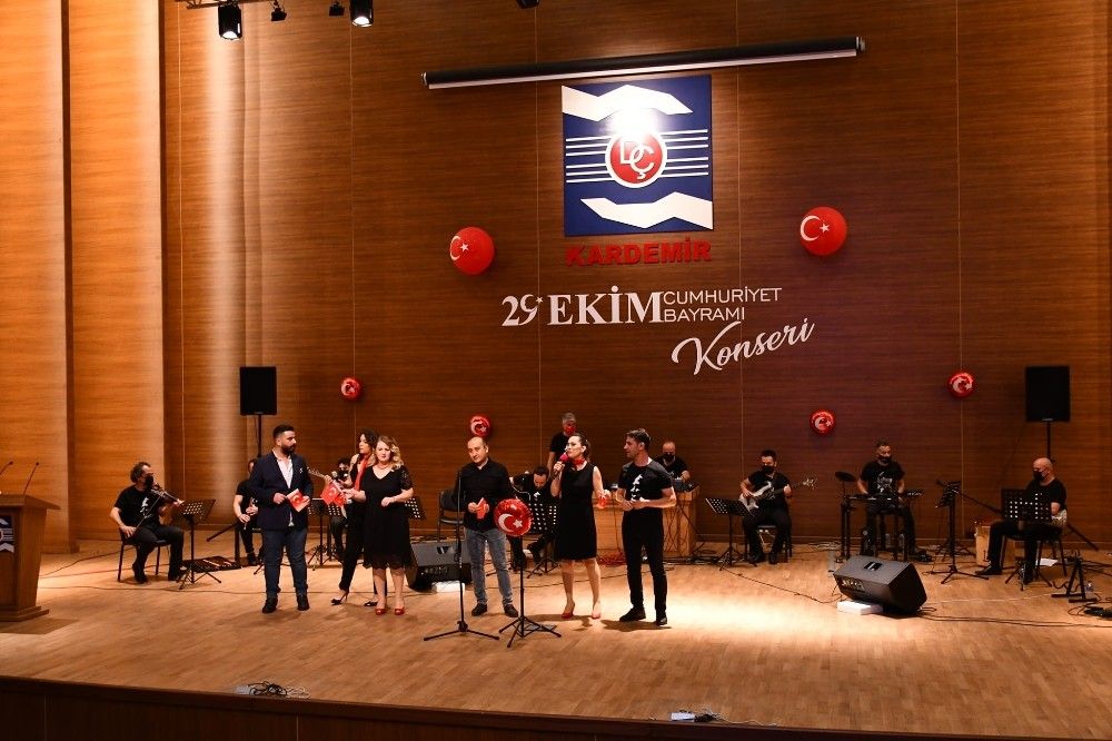 Cumhuriyet konserini KARDEMİR işçileri verdi