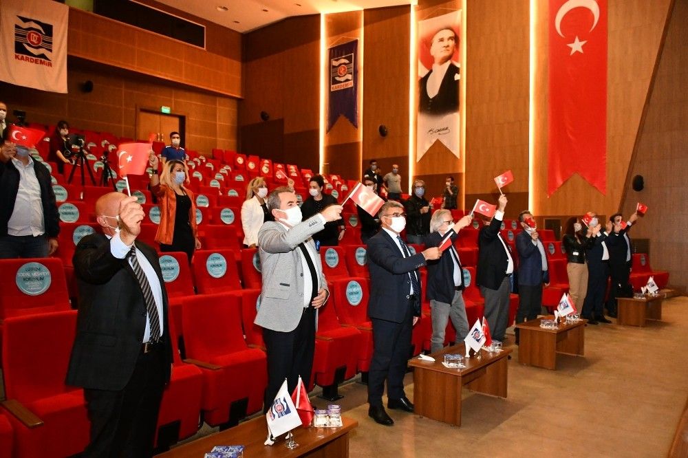 Cumhuriyet konserini KARDEMİR işçileri verdi