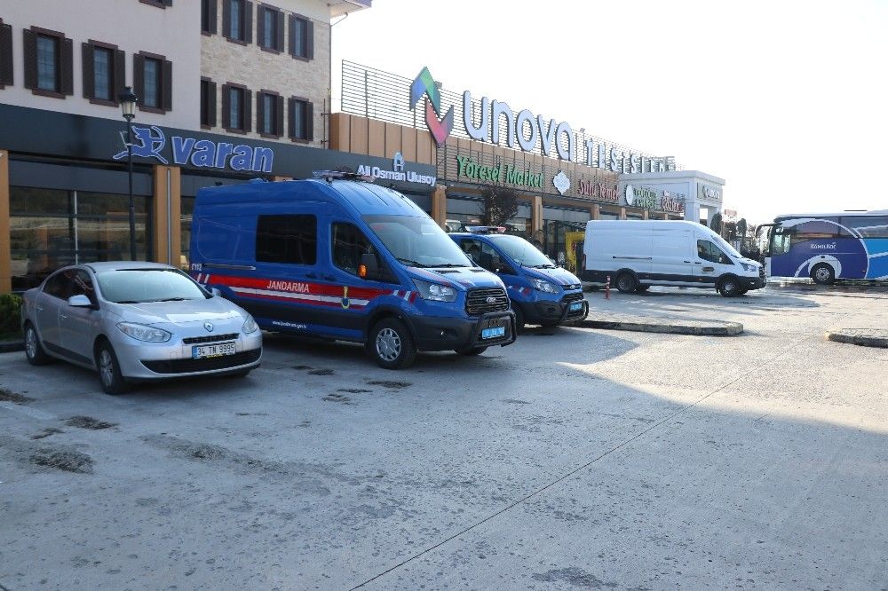 Dinlenme tesisi tuvaletinde bebek doğurdu, bırakıp gitti