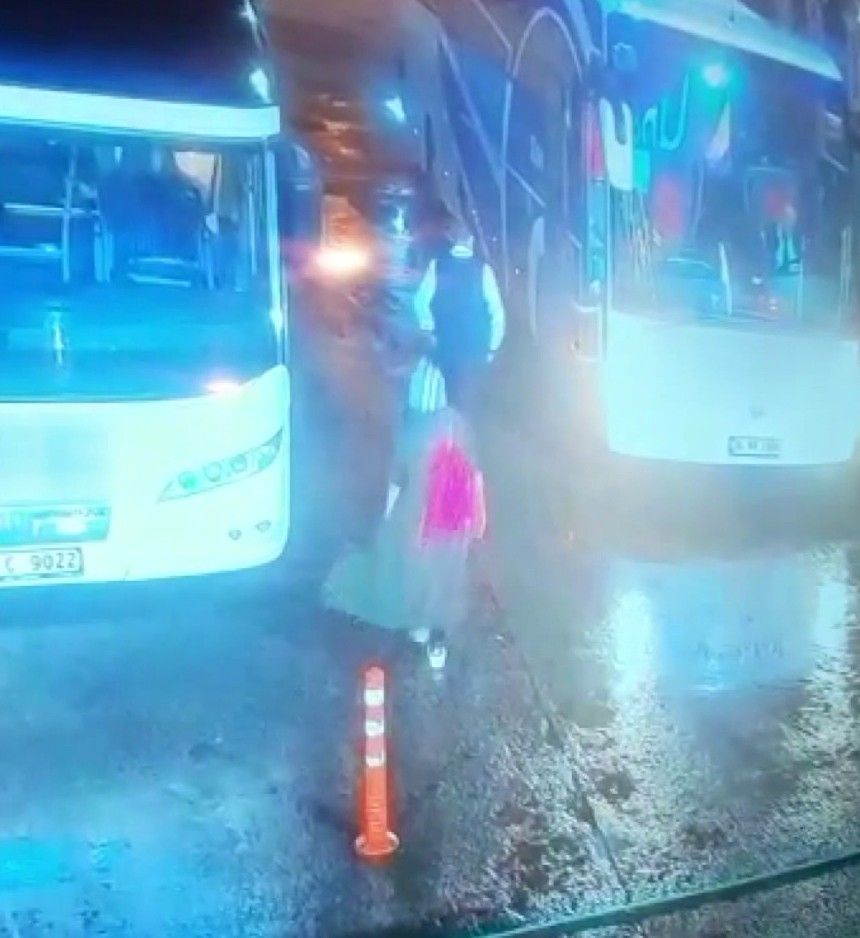 Dinlenme tesisi tuvaletinde bebek doğurdu, bırakıp gitti