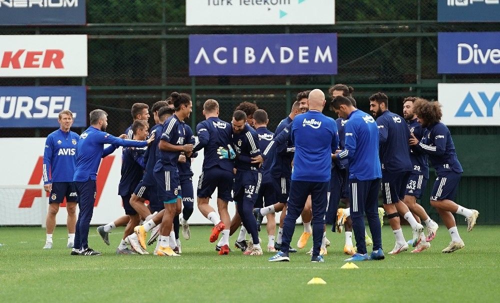 Fenerbahçe, milli arada çalışmalarını sürdürdü