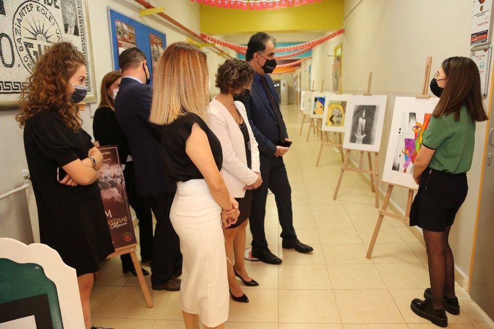 GKV'li Ece Koçak açtığı sergiyi Atatürk'e armağan etti