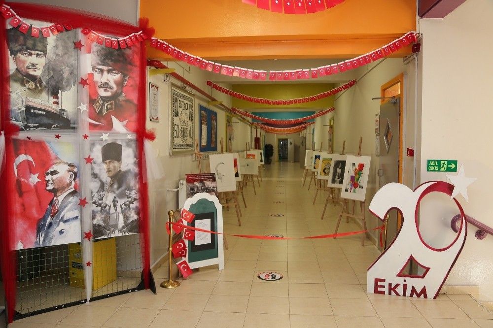 GKV'li Ece Koçak açtığı sergiyi Atatürk'e armağan etti