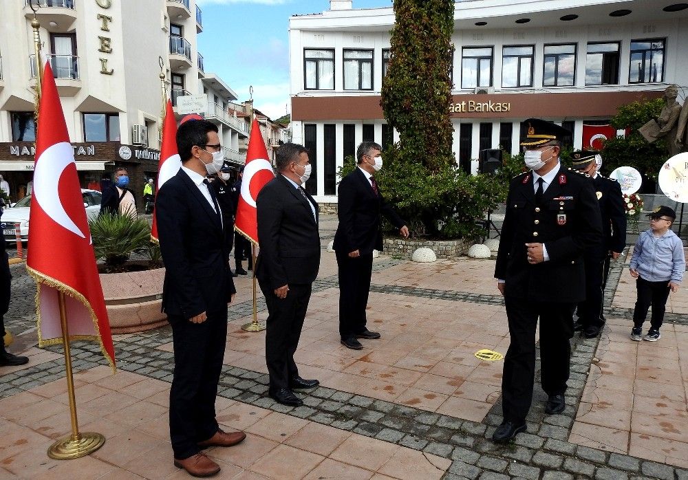 İzmir'de Cumhuriyet coşkusu her ilçeyi sardı