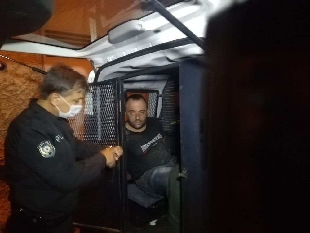 İzmir'de hırsızların girdiği depo sahte içki imalathanesi çıktı