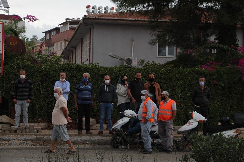 Kaldırıma çarpıp tahliye kanalına düşen motosiklet sürücüsü öldü