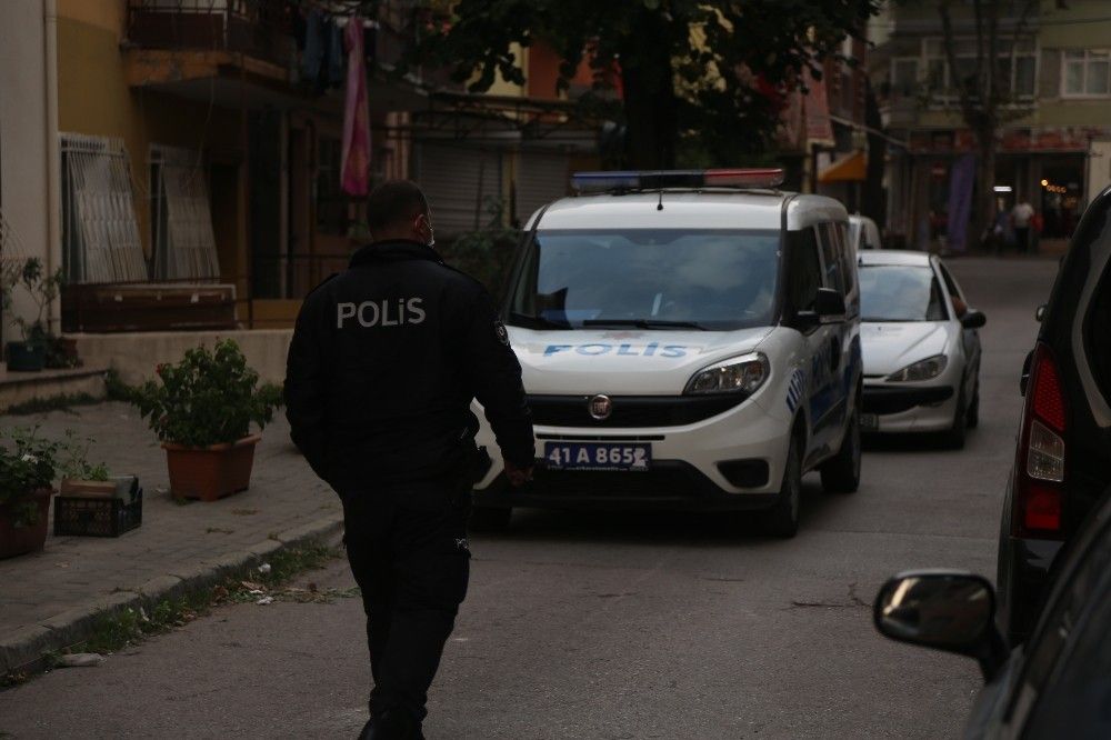 Karı-kocayı yarım saat arayla kimliği belirsiz kişiler bıçakladı