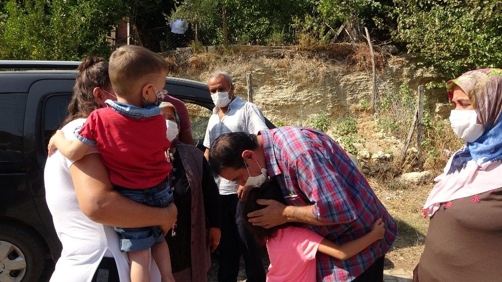 Libya'da kurtarılan Türk davul zurnayla karşılandı
