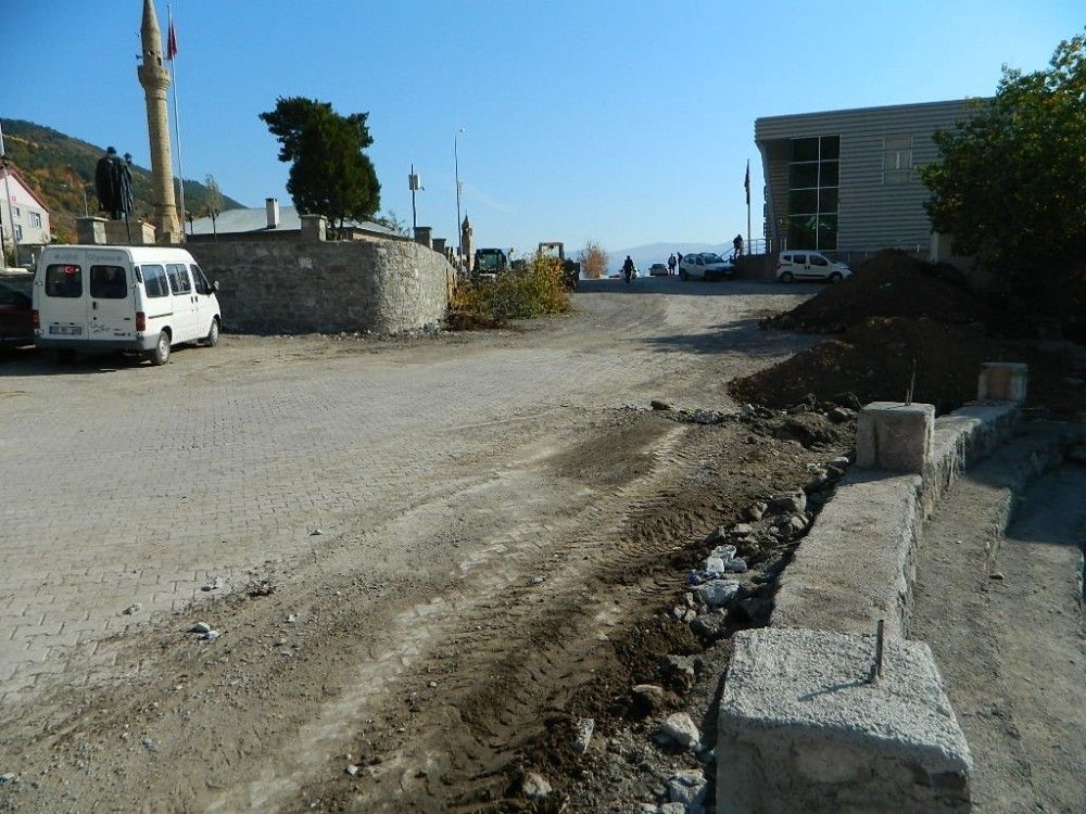 Posof'ta caddeler genişletiliyor