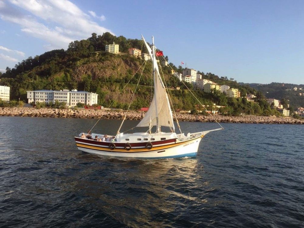 Takasını şiir ve fotoğraflardan esinlenerek yaptı
