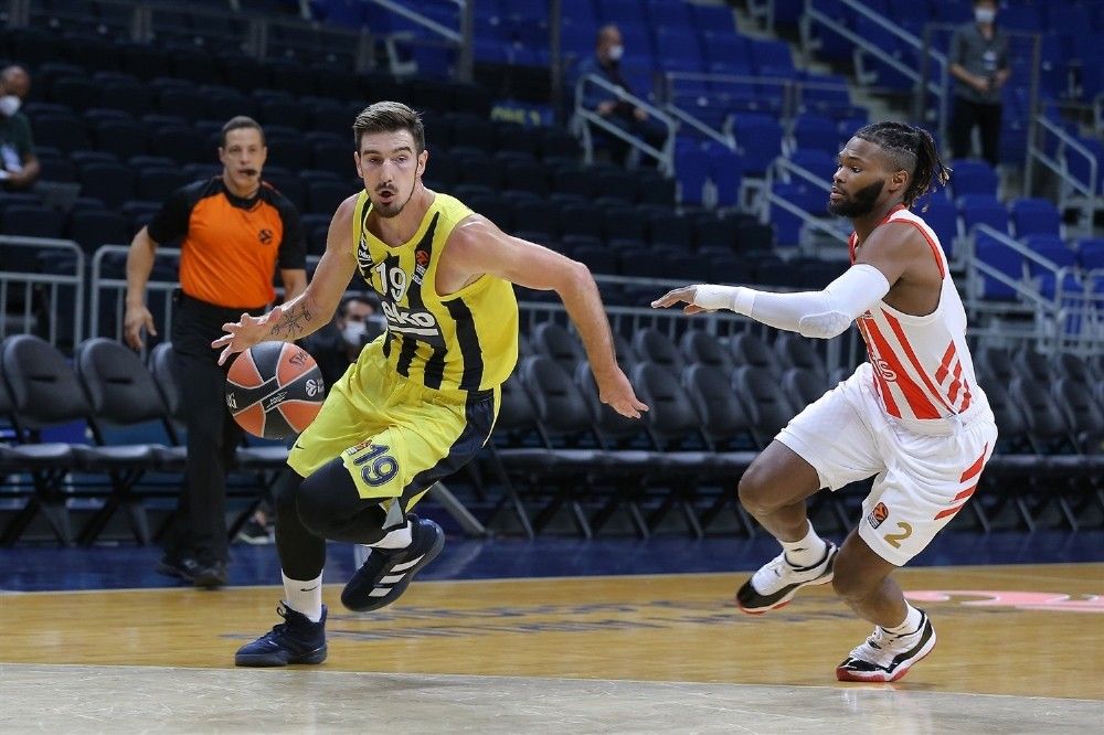 THY Euroleague'e Fener iyi, Efes kötü başladı