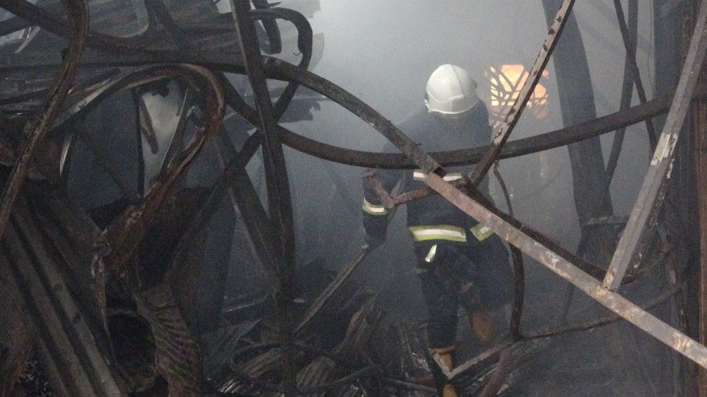 100 ailenin birikimi saatler içerisinde küle döndü