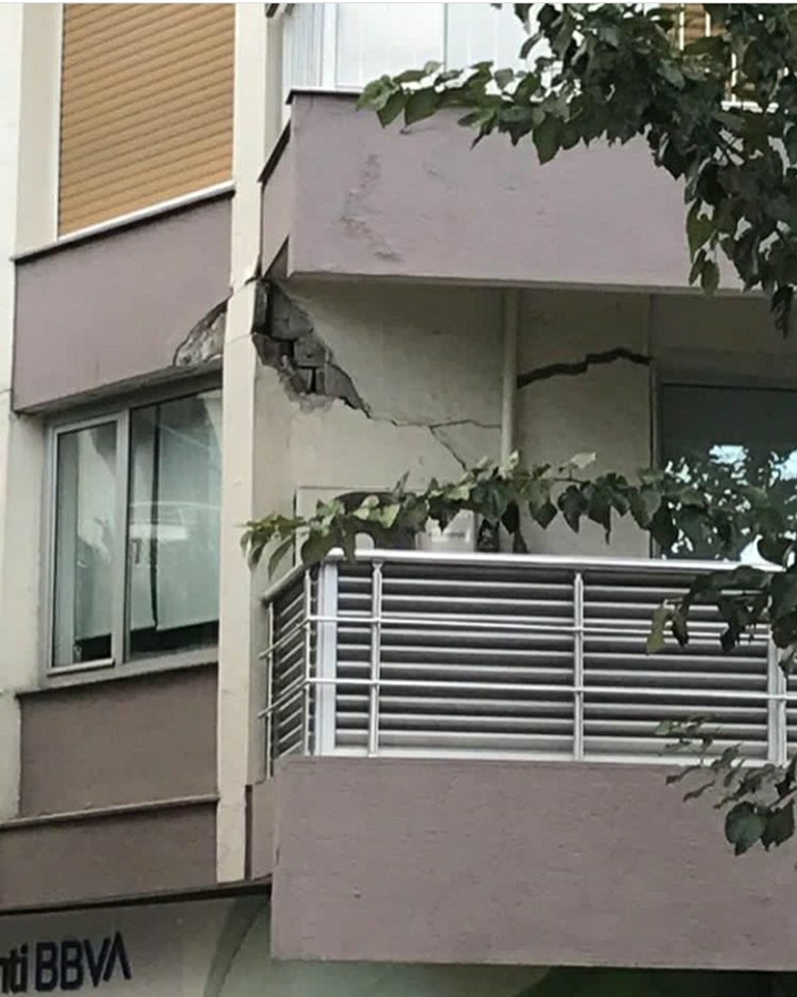 Piriştina'nın apartmanında çökme