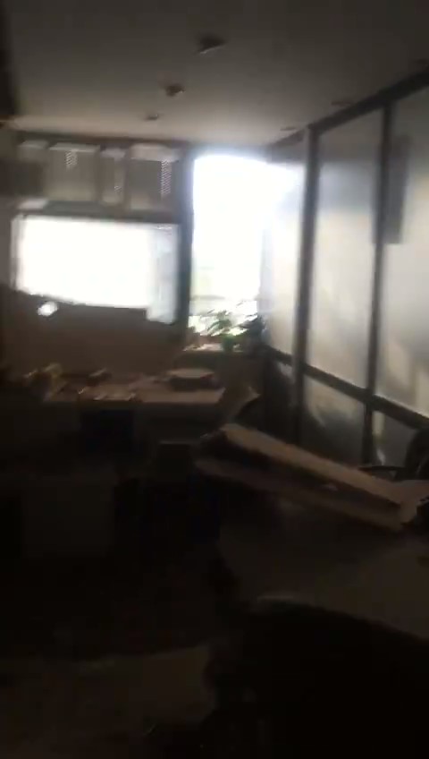 Büyükşehir Belediyesi binasından hasar görüntüleri