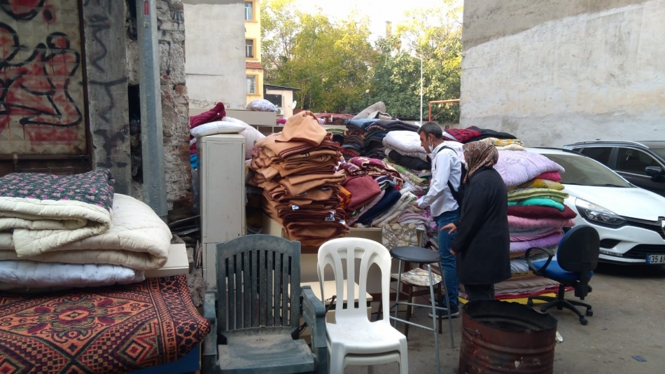 Deprem yardımları bitpazarında satılıyor