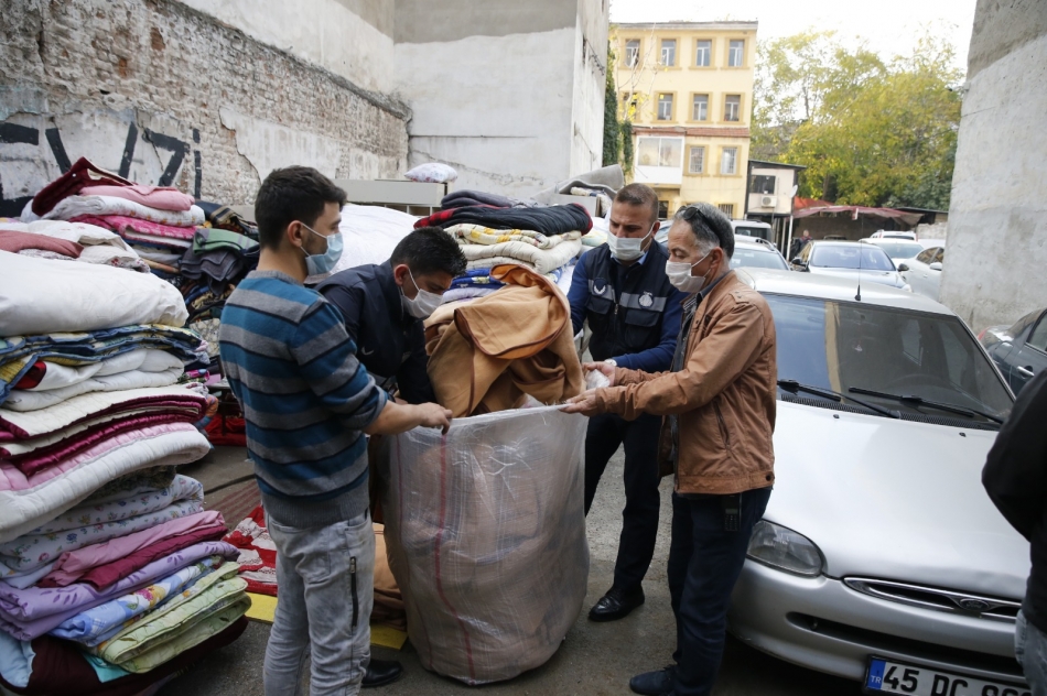 Deprem yardımları bitpazarında satılıyor
