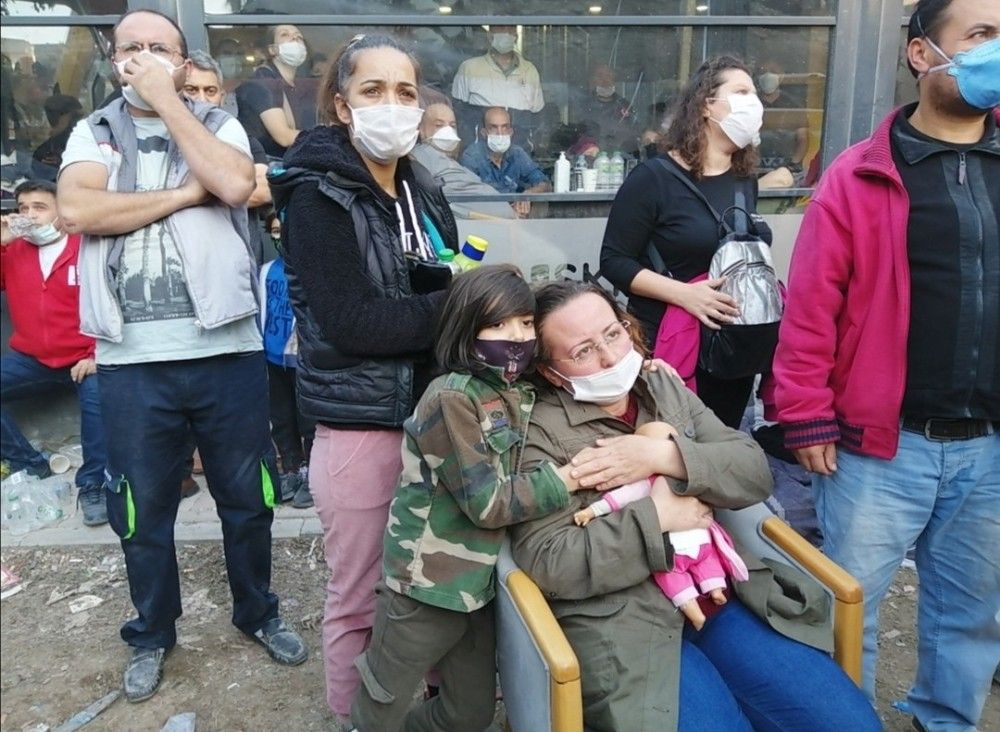 Acı bekleyiş... Babaanne ve dört torunu enkaz altında