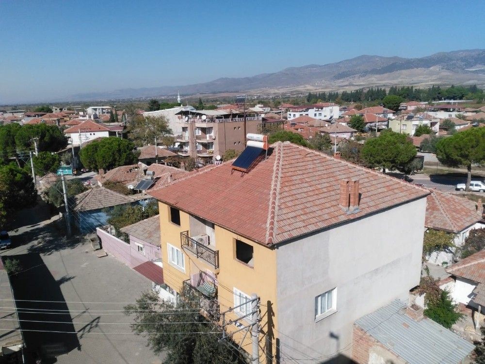 Alaşehir'deki bir mahalledeki tüm iş yerleri kapatıldı