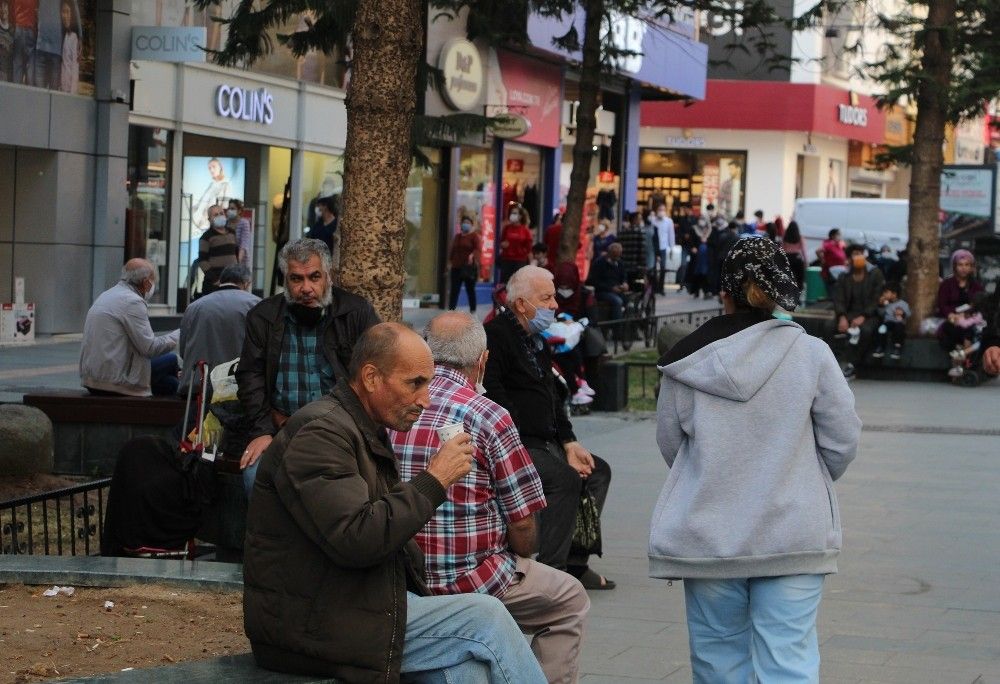 Antalya'da sigara yasağını delenler kamerada