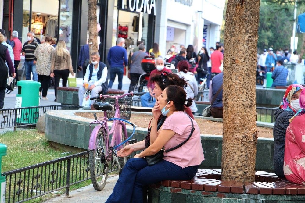 Antalya'da sigara yasağını delenler kamerada