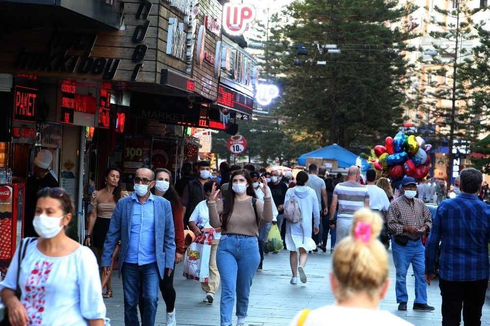 Antalya'da sigara yasağını delenler kamerada