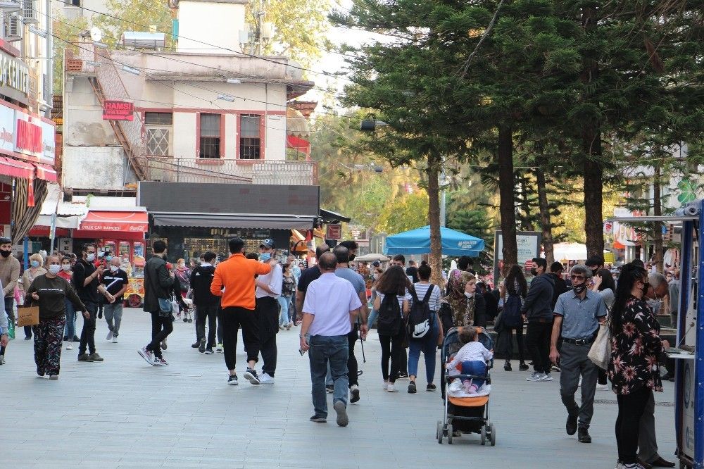 Antalya'da sigara yasağını delenler kamerada