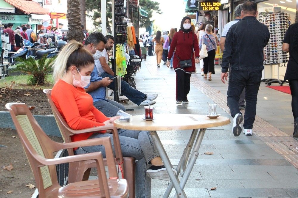 Antalya'da sigara yasağını delenler kamerada