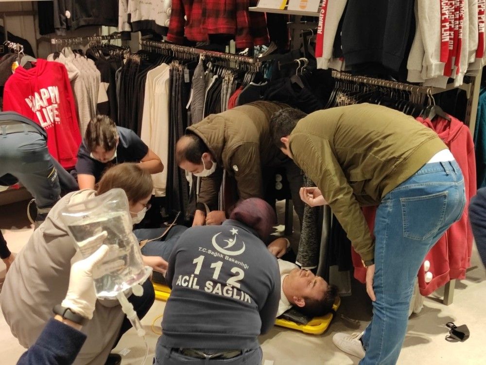 AVM'de ilginç olay