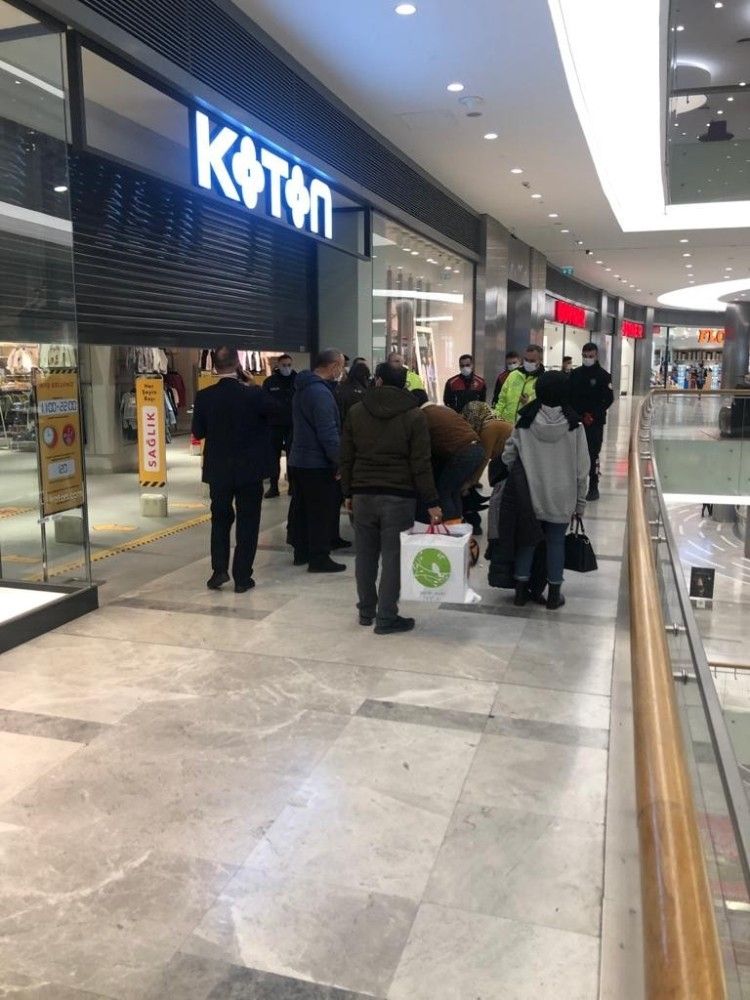 AVM'de ilginç olay