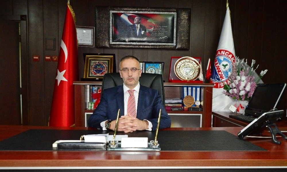 Belediye Başkanı, çay ocağı işletmecisini vurdu