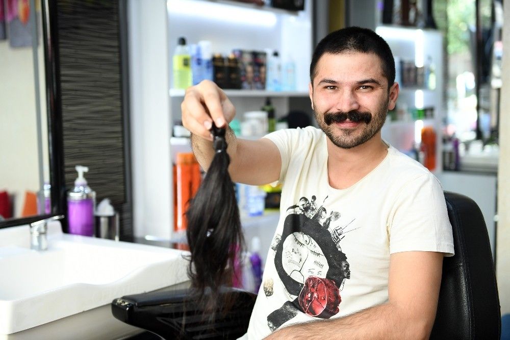 Belediye personeli saçlarını verdi