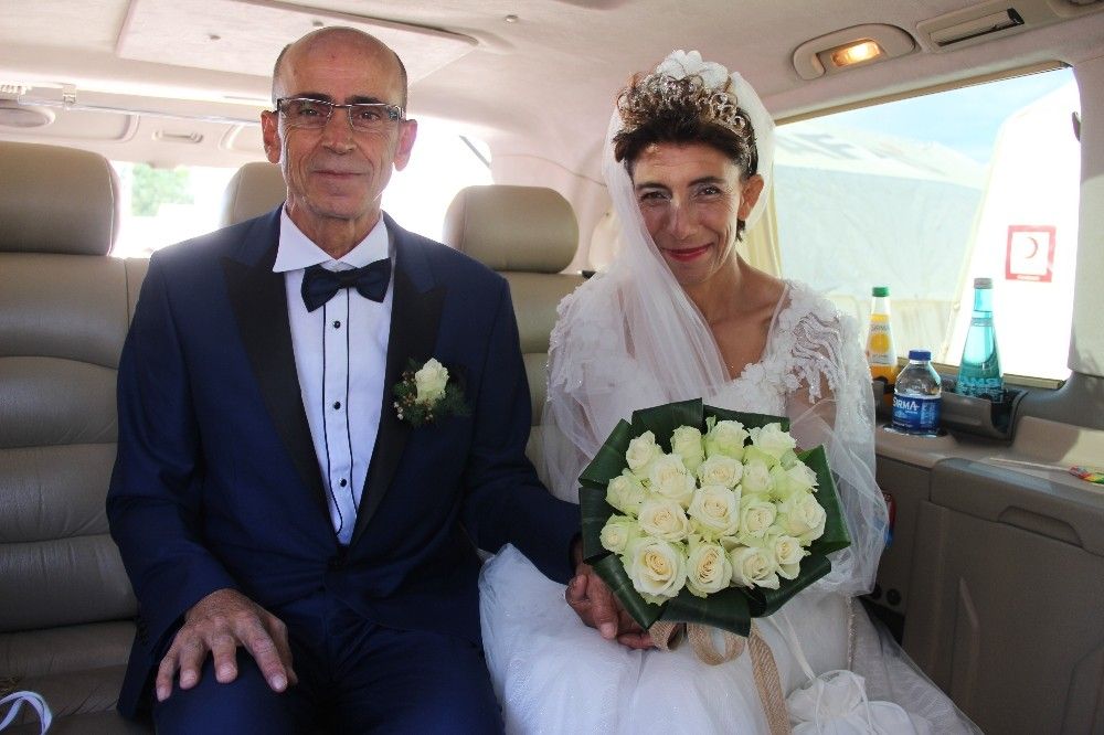 Çadır kentte dünyaevine girdiler