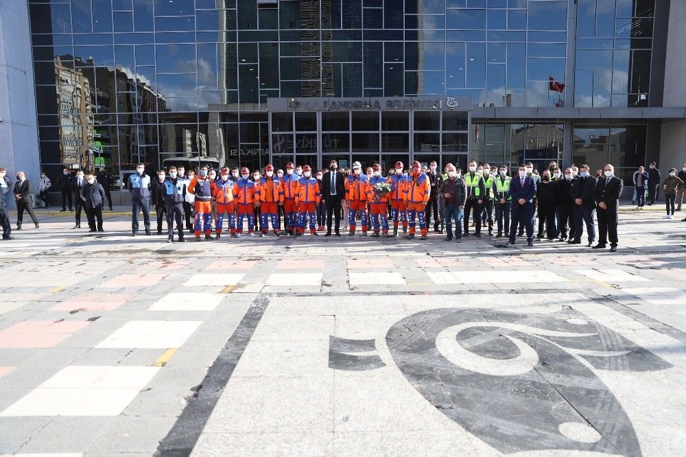 Çiçeklerle karşılandılar