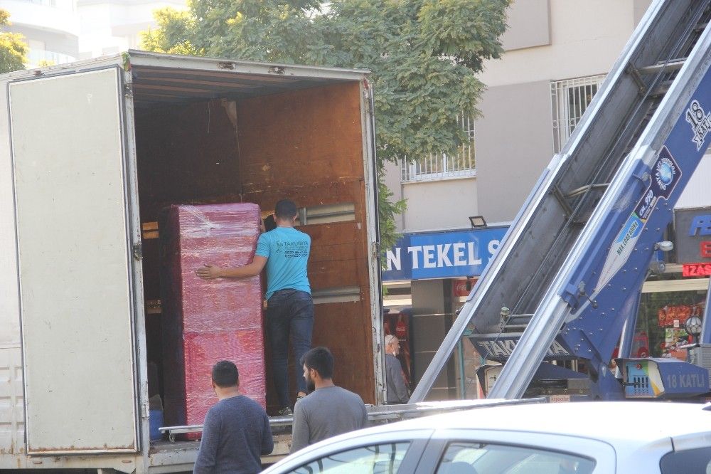Depremzedeler 2-3 katına çıkan kira fiyatlarına tepkili