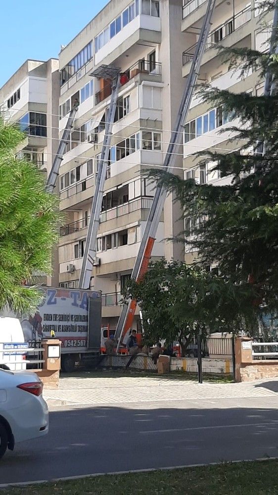 Depremzedelerin eşyası emin ellerde
