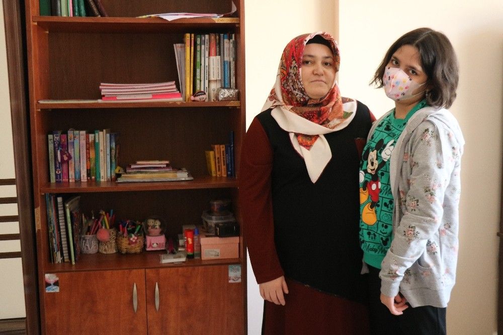 Diyaliz hastası Azra, doktor olup çocukları tedavi etmek istiyor
