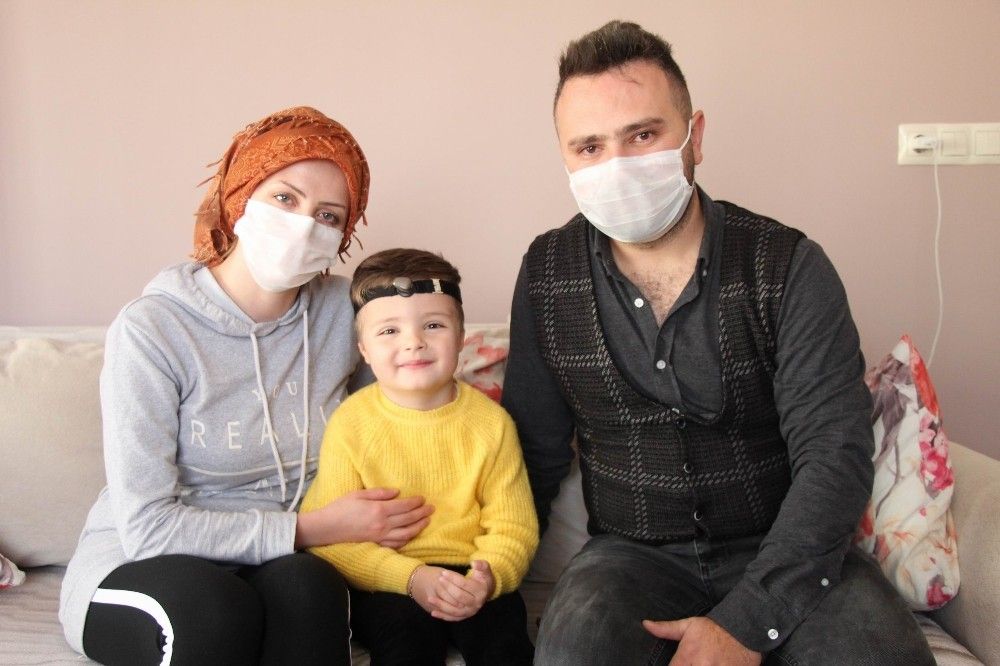 Doğuştan bir kulağı olmayan minik Mustafa yardım bekliyor