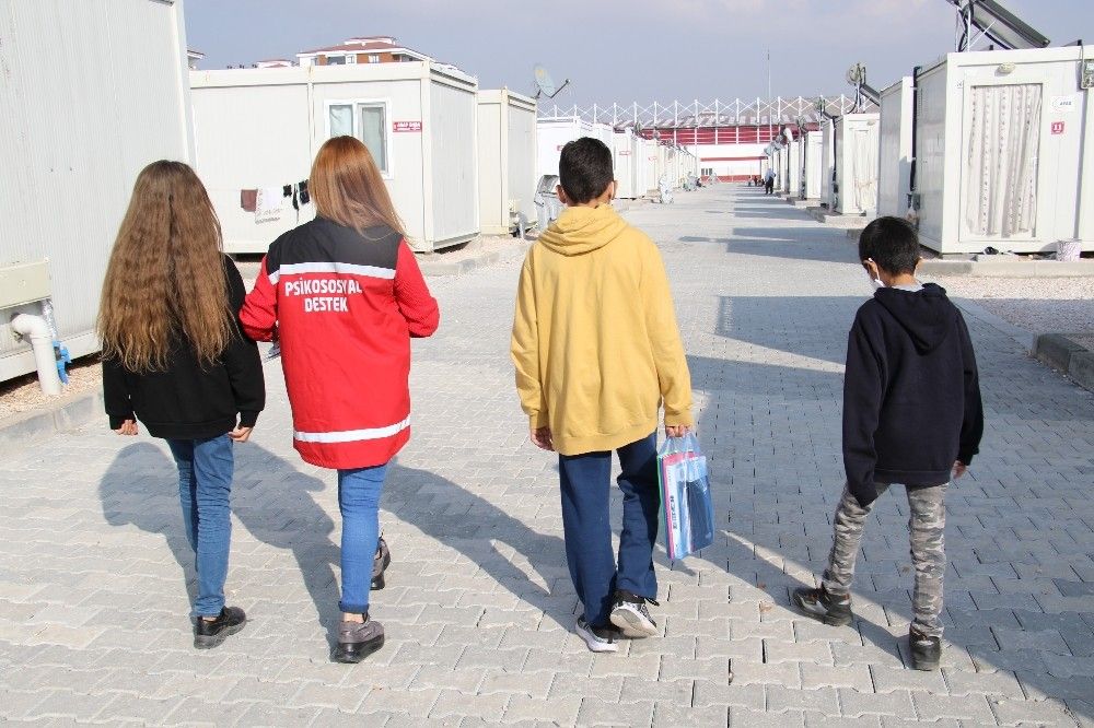 Elazığ'dan İzmir'e içleri ısıtan depremzede kardeşliği