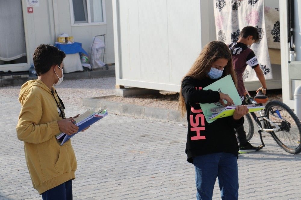 Elazığ'dan İzmir'e içleri ısıtan depremzede kardeşliği