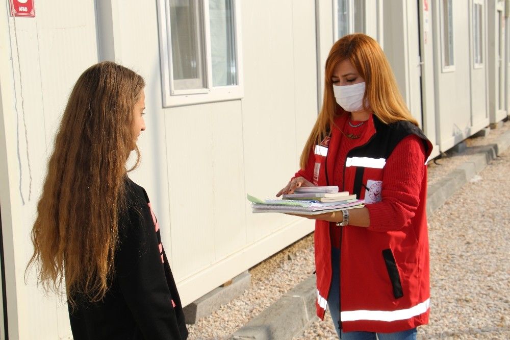 Elazığ'dan İzmir'e içleri ısıtan depremzede kardeşliği